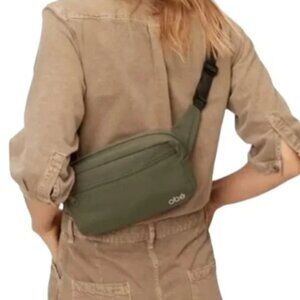 👜 Stunning Obie Cross Body Everyday Bag - Hunter Green - Brand New with Tags 👜